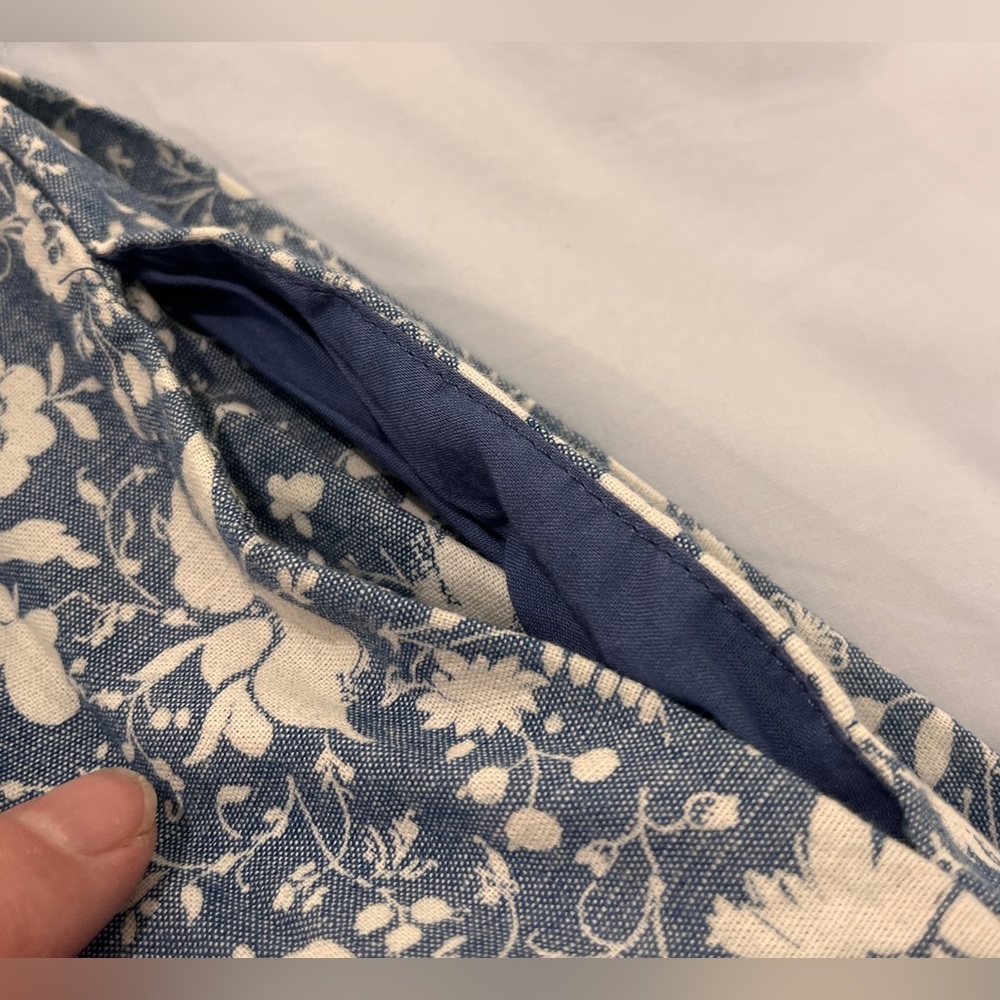 Charming Summer Dress!  GAP (EUC, Sz 4) Blue & White, Pleated, Sleeveless Cotton - Picture 6 of 9